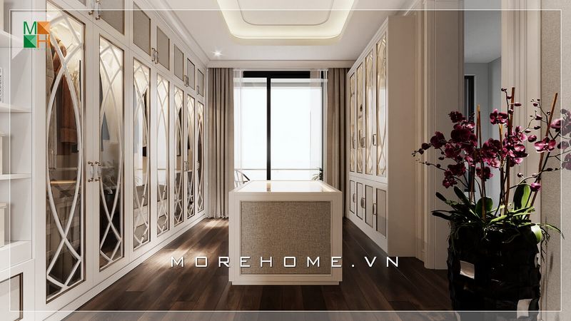 Thiết kế phòng thay đồ có cửa lớn bằng kính rất thông thoáng tăng vẻ sang trọng cho căn phòng.